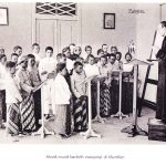 murid-murid berlatih menyanyi di muntilan