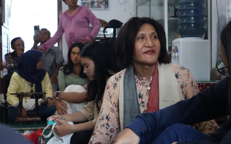 Senja di Pondok Pesantren Waria Al-Fatah