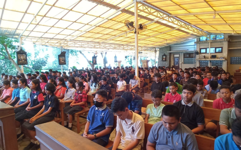 Memeluk Hening, Merajut Persaudaraan